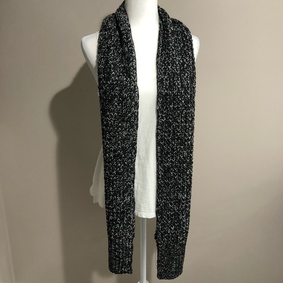NWOT VS Knit Scarf - Picture 1 of 4